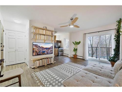 407-40 Robinson Street, Hamilton, ON - Indoor Photo Showing Living Room