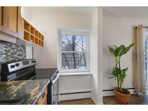 407-40 Robinson Street, Hamilton, ON - Indoor Photo Showing Kitchen