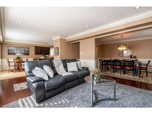 281 Brigadoon Drive, Hamilton, ON - Indoor Photo Showing Living Room