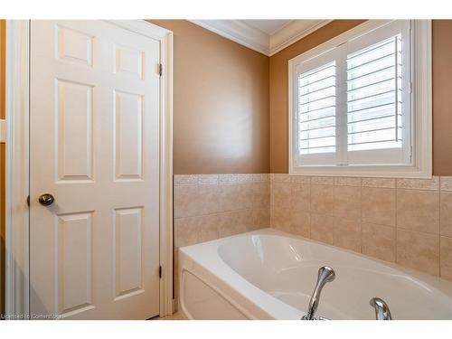 281 Brigadoon Drive, Hamilton, ON - Indoor Photo Showing Bathroom