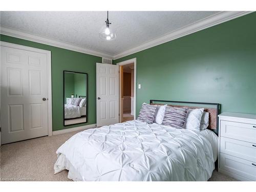 281 Brigadoon Drive, Hamilton, ON - Indoor Photo Showing Bedroom