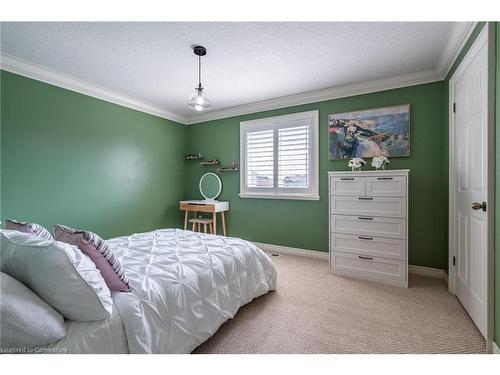 281 Brigadoon Drive, Hamilton, ON - Indoor Photo Showing Bedroom