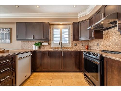 281 Brigadoon Drive, Hamilton, ON - Indoor Photo Showing Kitchen