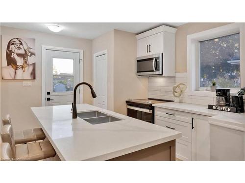 Upper-5 Sunning Hill Avenue, Hamilton, ON - Indoor Photo Showing Kitchen With Double Sink With Upgraded Kitchen