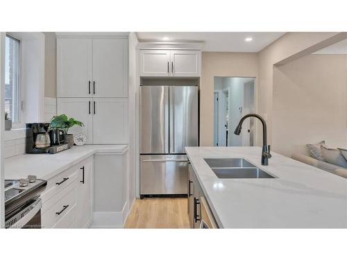 Upper-5 Sunning Hill Avenue, Hamilton, ON - Indoor Photo Showing Kitchen With Double Sink With Upgraded Kitchen