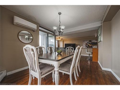 1908-150 Charlton Avenue E, Hamilton, ON - Indoor Photo Showing Dining Room