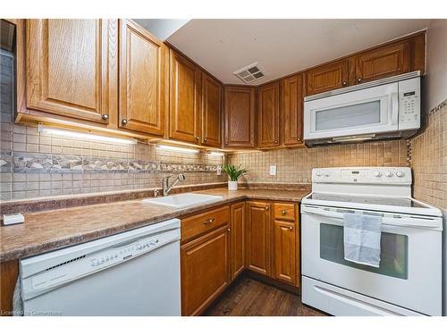 1908-150 Charlton Avenue E, Hamilton, ON - Indoor Photo Showing Kitchen