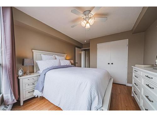 1908-150 Charlton Avenue E, Hamilton, ON - Indoor Photo Showing Bedroom