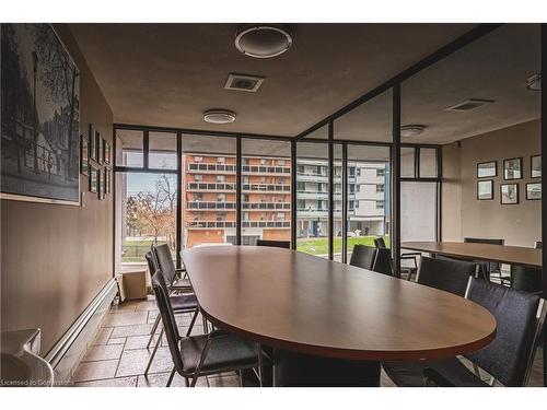 1908-150 Charlton Avenue E, Hamilton, ON - Indoor Photo Showing Dining Room