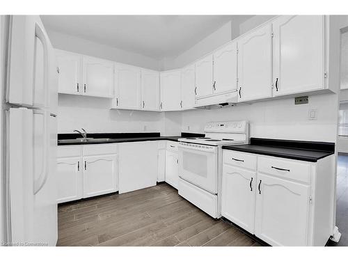 20 Keith Street, Hamilton, ON - Indoor Photo Showing Kitchen With Double Sink