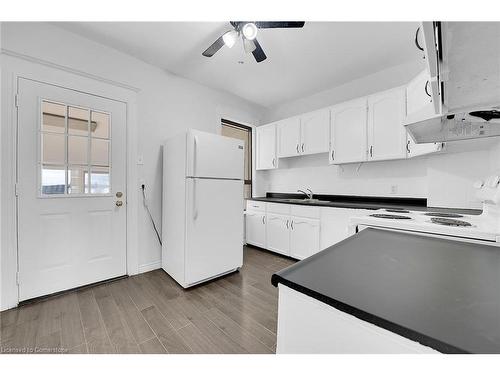 20 Keith Street, Hamilton, ON - Indoor Photo Showing Kitchen