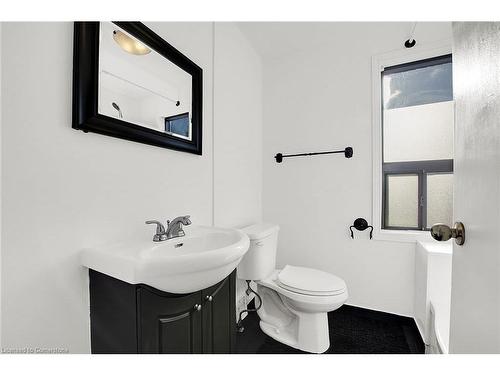 20 Keith Street, Hamilton, ON - Indoor Photo Showing Bathroom