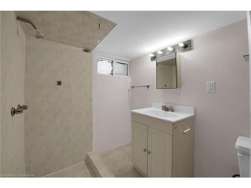 20 Keith Street, Hamilton, ON - Indoor Photo Showing Bathroom