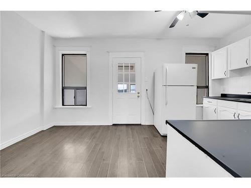 20 Keith Street, Hamilton, ON - Indoor Photo Showing Kitchen