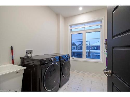 21 Malcolm Crescent, Caledonia, ON - Indoor Photo Showing Laundry Room