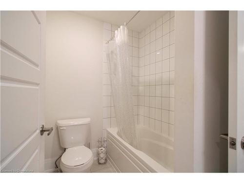 21 Malcolm Crescent, Caledonia, ON - Indoor Photo Showing Bathroom