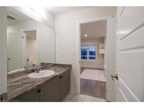 21 Malcolm Crescent, Caledonia, ON - Indoor Photo Showing Bathroom