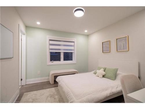 21 Malcolm Crescent, Caledonia, ON - Indoor Photo Showing Bedroom