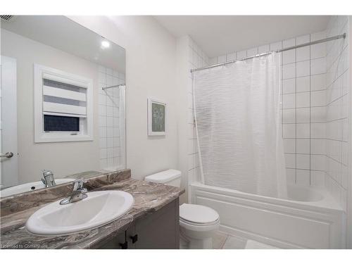 21 Malcolm Crescent, Caledonia, ON - Indoor Photo Showing Bathroom