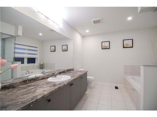 21 Malcolm Crescent, Caledonia, ON - Indoor Photo Showing Bathroom