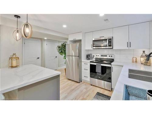 Lower-5 Sunning Hill Avenue, Hamilton, ON - Indoor Photo Showing Kitchen With Upgraded Kitchen