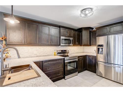 4003 Lower Coach Road, Stevensville, ON - Indoor Photo Showing Kitchen With Double Sink With Upgraded Kitchen