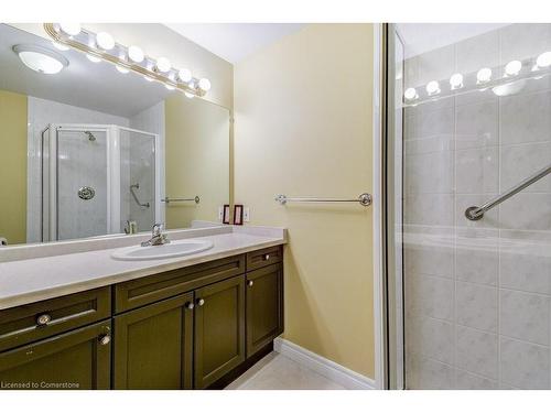 501-77 Governors Road, Dundas, ON - Indoor Photo Showing Bathroom