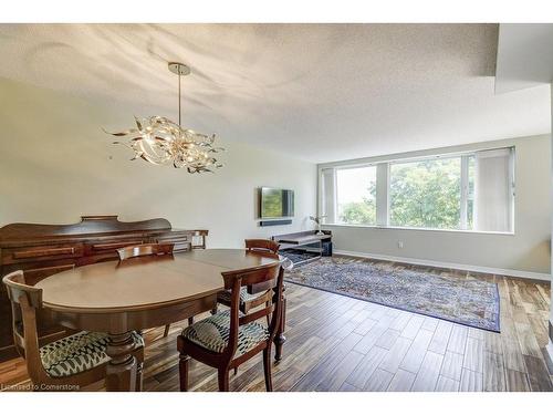 501-77 Governors Road, Dundas, ON - Indoor Photo Showing Dining Room