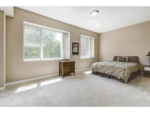 501-77 Governors Road, Dundas, ON - Indoor Photo Showing Bedroom