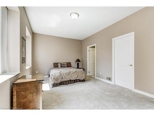 501-77 Governors Road, Dundas, ON - Indoor Photo Showing Bedroom