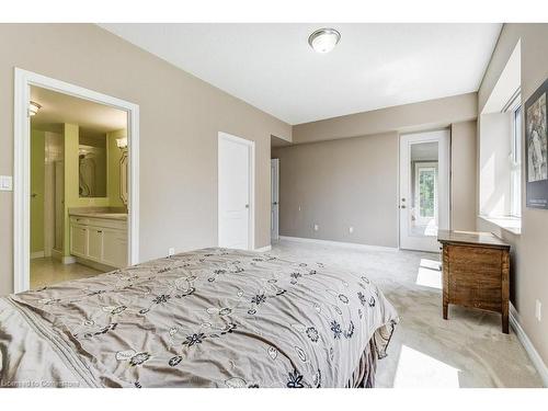 501-77 Governors Road, Dundas, ON - Indoor Photo Showing Bedroom