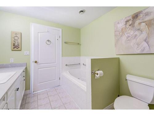 501-77 Governors Road, Dundas, ON - Indoor Photo Showing Bathroom