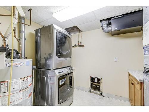 501-77 Governors Road, Dundas, ON - Indoor Photo Showing Laundry Room