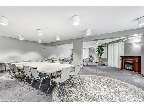 501-77 Governors Road, Dundas, ON - Indoor Photo Showing Dining Room