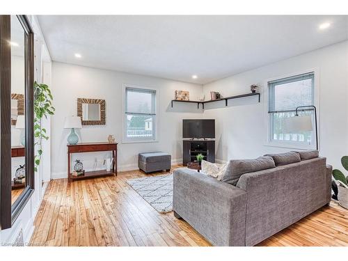 1 Blain Place, St. Catharines, ON - Indoor Photo Showing Living Room