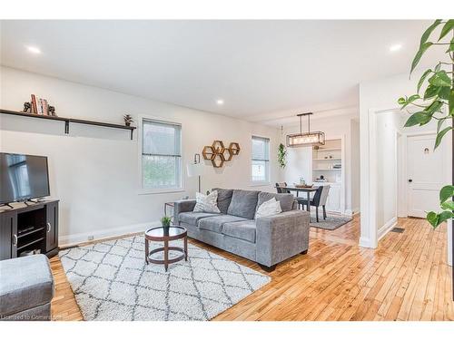 1 Blain Place, St. Catharines, ON - Indoor Photo Showing Living Room