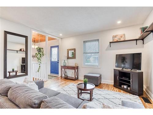 1 Blain Place, St. Catharines, ON - Indoor Photo Showing Living Room