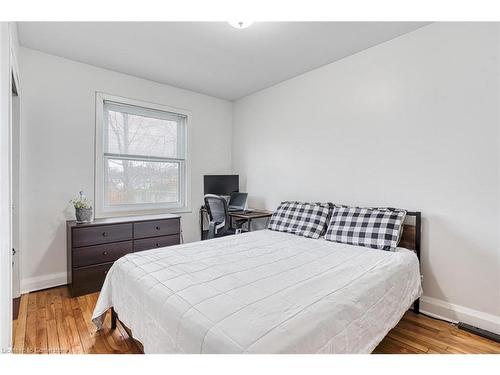 1 Blain Place, St. Catharines, ON - Indoor Photo Showing Bedroom