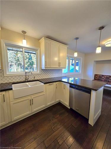 Upper Unit-23 Old Oxford Road, St. Catharines, ON - Indoor Photo Showing Kitchen With Double Sink