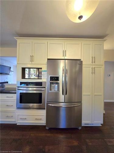 Upper Unit-23 Old Oxford Road, St. Catharines, ON - Indoor Photo Showing Kitchen With Stainless Steel Kitchen