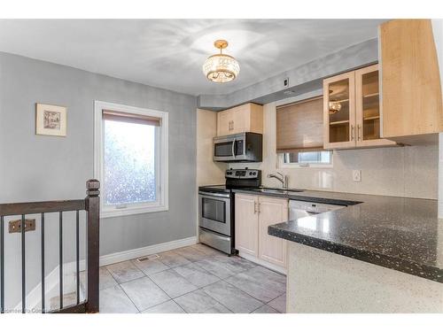 118 Second Street N, Stoney Creek, ON - Indoor Photo Showing Kitchen