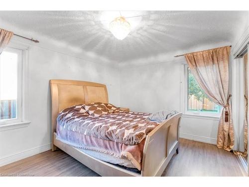 118 Second Street N, Stoney Creek, ON - Indoor Photo Showing Bedroom