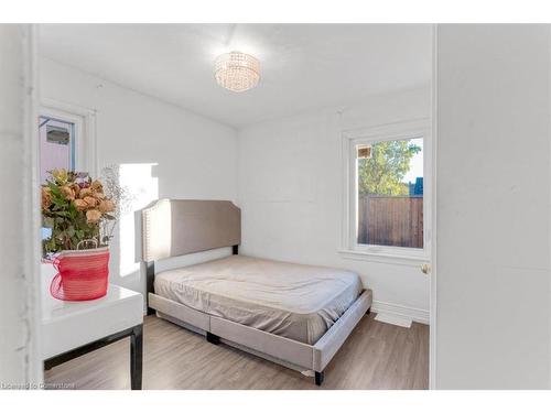 118 Second Street N, Stoney Creek, ON - Indoor Photo Showing Bedroom