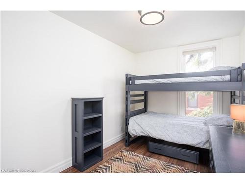 4-432 Burlington Avenue, Burlington, ON - Indoor Photo Showing Bedroom