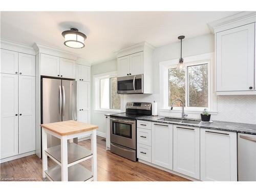 4-432 Burlington Avenue, Burlington, ON - Indoor Photo Showing Kitchen With Upgraded Kitchen