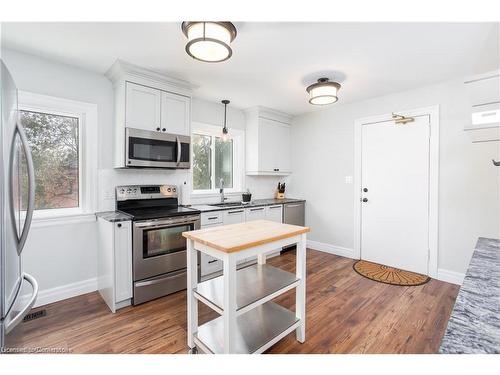 4-432 Burlington Avenue, Burlington, ON - Indoor Photo Showing Kitchen