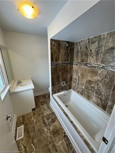 1216 West 5Th Street, Hamilton, ON - Indoor Photo Showing Bathroom