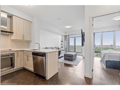 1606-2093 Fairview Street, Burlington, ON - Indoor Photo Showing Kitchen