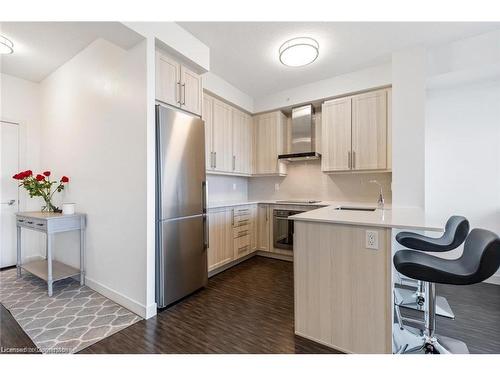 1606-2093 Fairview Street, Burlington, ON - Indoor Photo Showing Kitchen