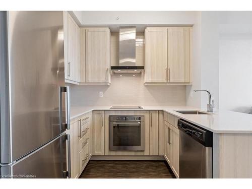 1606-2093 Fairview Street, Burlington, ON - Indoor Photo Showing Kitchen With Upgraded Kitchen